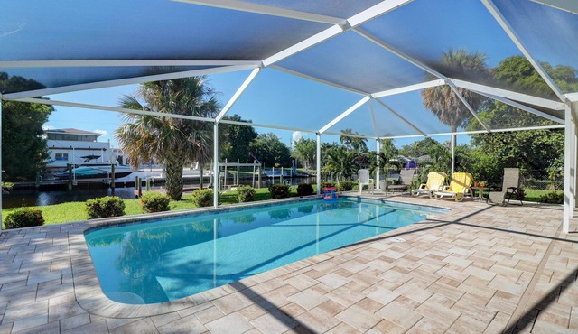 Enjoy a 3-bedroom vacation home in Yacht Club - Special January & February.