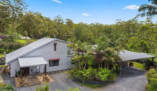 Enjoy a 5-star experience in the Australian bushland, Ideal for groups retreats.