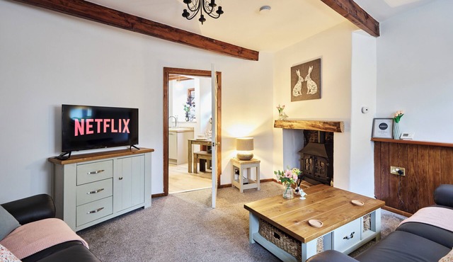 Enjoy a comfortable stay at The Old Shuttleworks. A stylish, modern, home from home by Above Rubies in Oakworth, West Yorkshire. Famous for The Railway Children! Near Haworth and Brontë country!