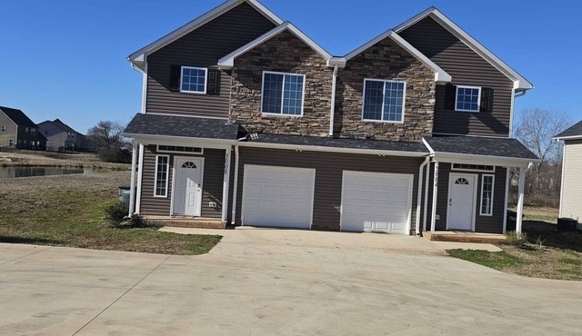 Enjoy a convenient 3BR House near —Charlotte Motor Speedway & Uptown Charlotte.