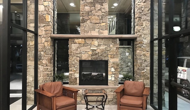 Enjoy a Hassle-Free and Suiting Stay! 4 Convenient Units, Pool, Parking, Hot Tub