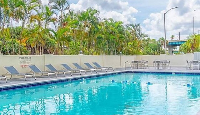 Enjoy a Hassle-Free and Suiting Stay! 3 Family-friendly Units, Onsite Pool