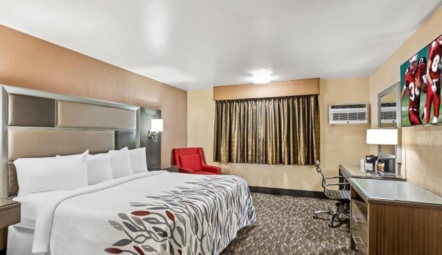 Enjoy a Hassle-free Stay Near Yuba Sutter Fairgrounds | Free Parking & Bfast