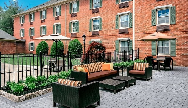 Enjoy a Hassle-Free Stay! Close to Lincroft Village Green, Pet-Friendly!