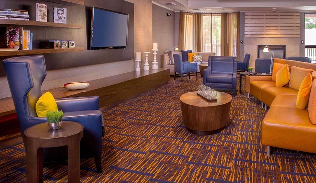 Enjoy a Hassle-Free and Suiting Stay! 3 Convenient Units, Free Parking, Pool