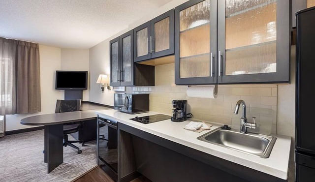 Enjoy a Hassle-Free Stay, Parking, Kitchen, Pet-Friendly Property