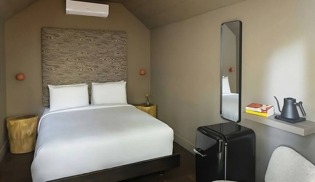 Enjoy a Hassle-Free and Comfortable Stay! Free Parking, Outdoor Swimming Pool