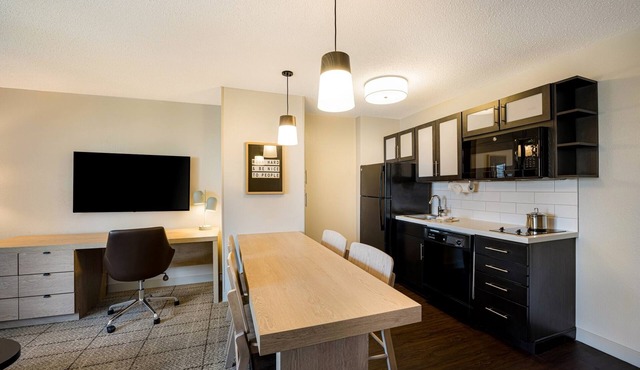 Enjoy a Hassle-Free Stay! 2 Posh Units, Near J. Owen Grundy Park, Pet-Friendly