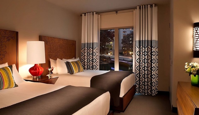 Enjoy a Hassle-free Stay! 2 River View Units, Outdoor Pool, Near Aztec Theatre