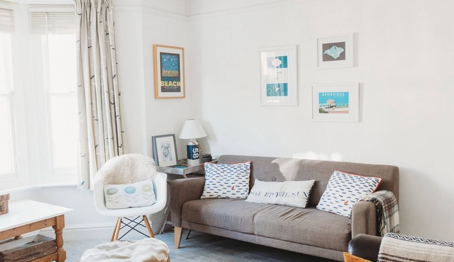 Enjoy a holiday in the centre of seaside Bembridge in our award winning cottage