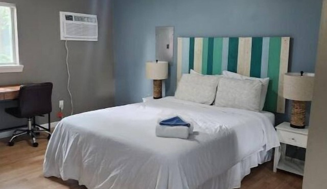 Enjoy a Lakefront Getaway @ The Lake-Heim by Chain-O-Lakes