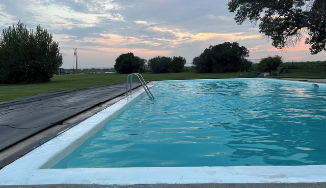 Enjoy a Little Slice of Farm Life! - sleeps 10+, pool, hot tub- Lovell WY