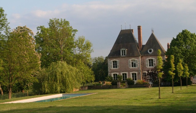 Enjoy a Louis XIII château with heated pool in Loire Valley at 1h30 from Paris.