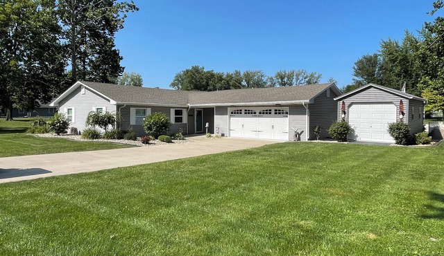 Enjoy a memorable lake vacation at family-friendly Channelside Lake House!