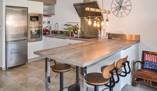 Enjoy a nice vacation in this cottage near many hiking trails in a quiet area.