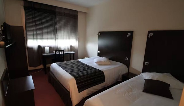 Enjoy a Peaceful Stay in Lyon with Comfortable Bedding and Amenities