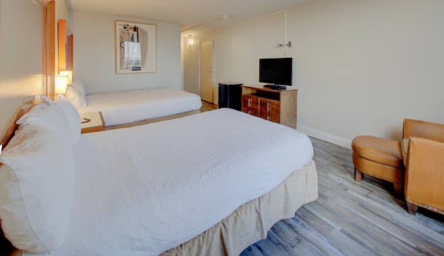 Enjoy a Peaceful Stay in Budget-Friendly Duncanville 2 Queen Beds Room - 2 Rooms