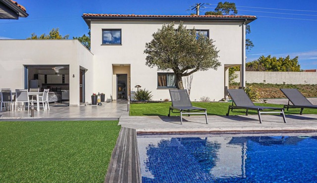 Enjoy a pleasant vacation in this luxurious vacation home with pool.