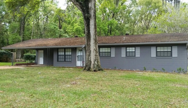 Enjoy a private home in beautiful S.E. Ocala