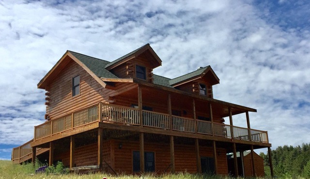 Enjoy a private mountain retreat at Paul's Cabin!