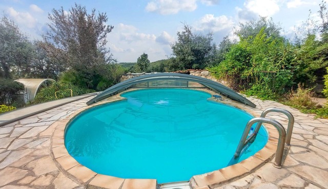 Enjoy a quiet and relaxing vacation in this pleasant cottage in the countryside.