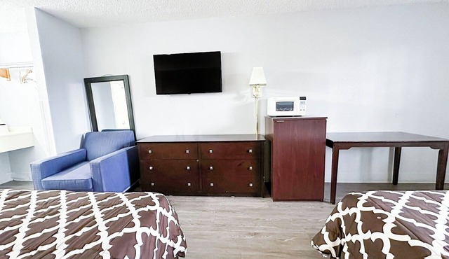 Enjoy a Quiet, Comfortable Stay – 4 Rooms for Budget Travelers & Professionals