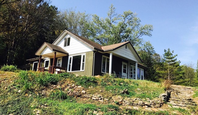 Enjoy a relaxing stay at the Chickadee Cottage in Richland Center Wisconsin