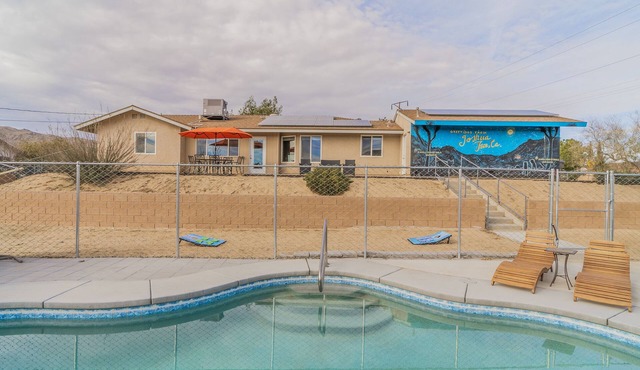 Enjoy a relaxing a stay in the ❤️ of Joshua Tree.