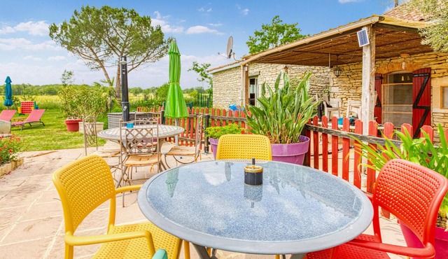 Enjoy a relaxing and pleasant vacation in this tasteful and individual apartment.