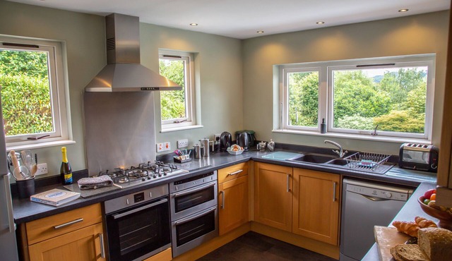 Enjoy a relaxing getaway with your family & friends in the Peak District.