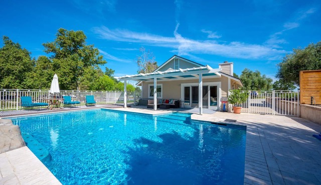 Enjoy a relaxing getaway in Wine Country!