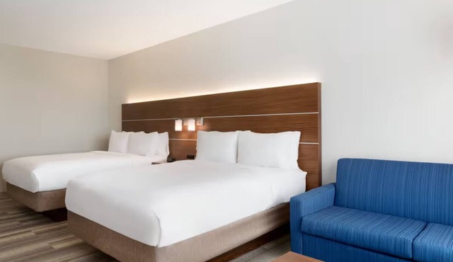 Enjoy a Relaxing Stay in a Room w/Free Breakfast Near Top Attractions