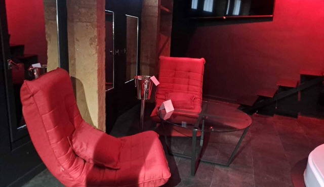 ENJOY A ROMANTIC GETAWAY IN THE HEART OF OLD LYON.