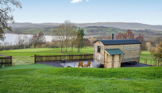 Enjoy a romantic retreat at this luxurious shepherd’s hut.