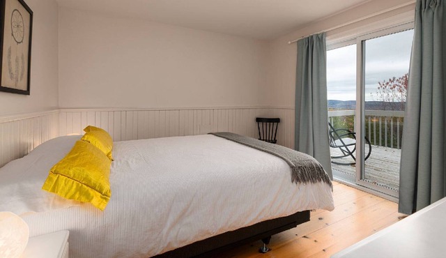 Enjoy a stay in the heart of our kennel, in our comfortable chalet located in th