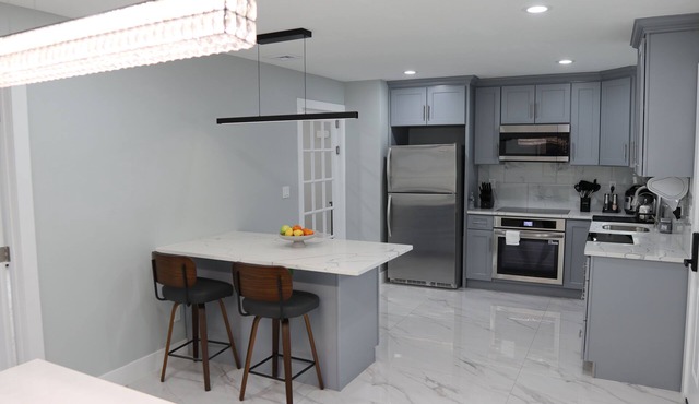 Enjoy a stylish experience at this Central Valley, modern 3 bedroom home.