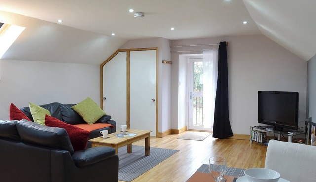 Enjoy a summer holiday or winter break at this tastefully decorated apartment.