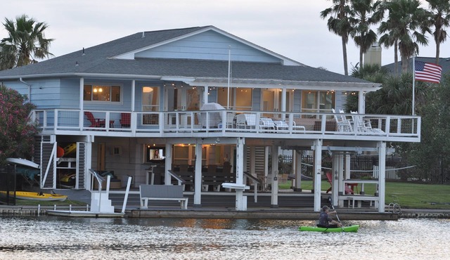 Enjoy a unique experience with a lagoon in your backyard, away from the crowds