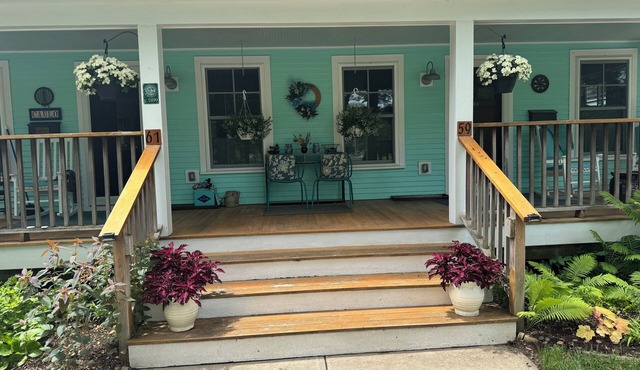 Enjoy a vacay on the lake and bike path! nNow booking for 2026!