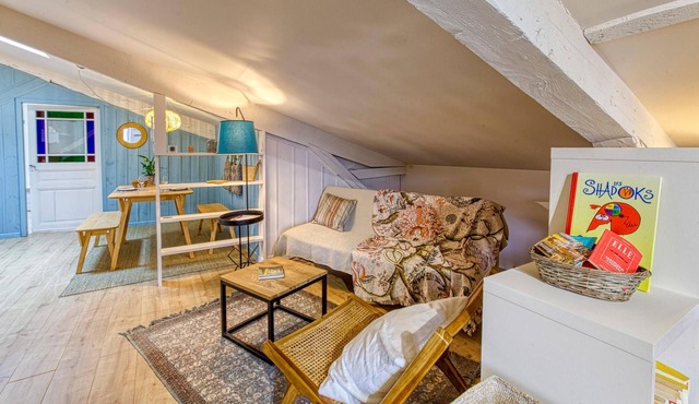 Enjoy a wonderful vacation in this charming vacation apartment.