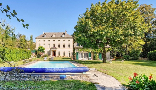 Enjoy a wonderful vacation in this appealing and comfortable vacation home!