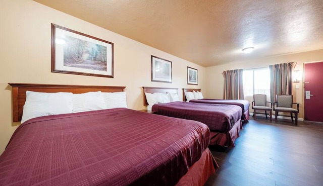 Enjoy Affordable Comfort w/Free Parking, Close to Local Attractions