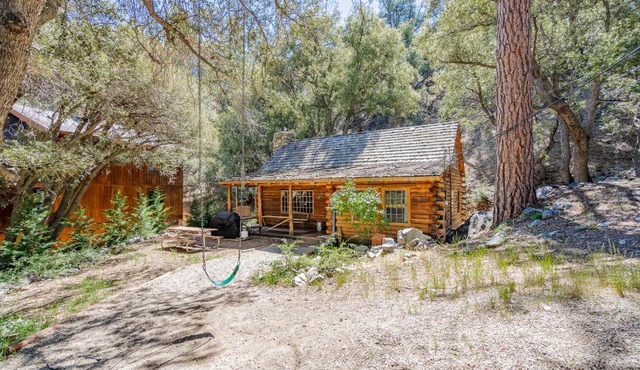 ENJOY - An Authentic Log Cabin - Purple Beds - Games - 420 OK! Pets Stay FREE