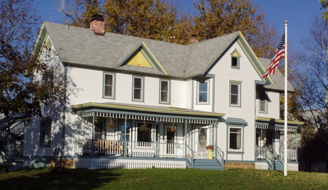 Enjoy an Historic Country Farmhouse just 30 minutes from Wisconsin Dells!