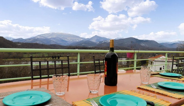 Enjoy an incomparable panorama in this modern vacation home near a lake.