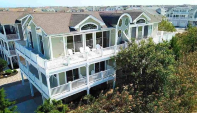 Enjoy and Relax in Luxury with breathtaking waterfront views!