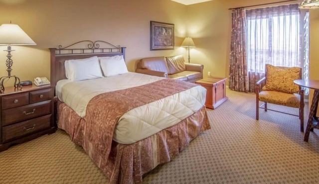 Enjoy Beautiful HOTSPRINGS close to Genoa/Lake Tahoe. ALL AMENITIES INCLUDED!