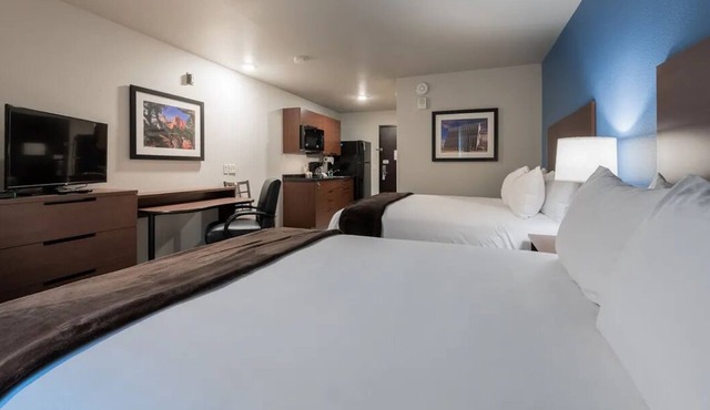 Enjoy Brookings – 2 Queen Bed Suite w/Kitchenette, Dining & Easy City Access