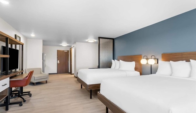 Enjoy Clean and Bright Suite with Kitchen, Gym Access, and Free Parking