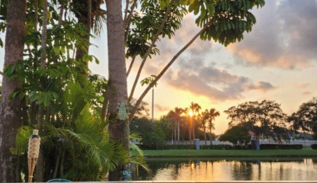 Enjoy Coastal Townhome w/sunset views! Near The Gulf’s most popular beaches!